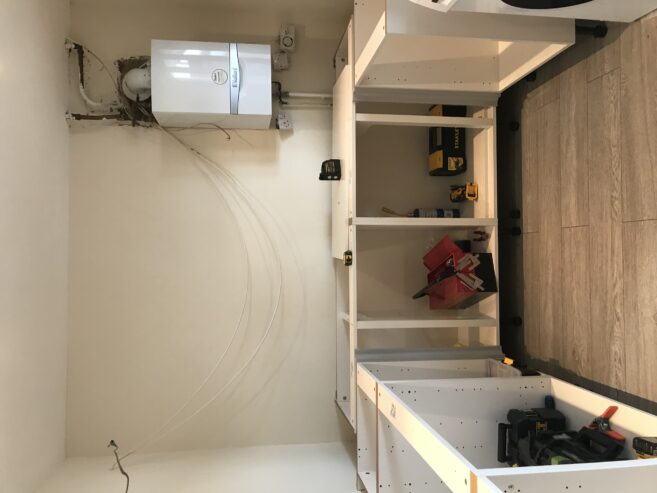 نصب کابینت اشپزخانه و حمام ونقاشی ساختمان