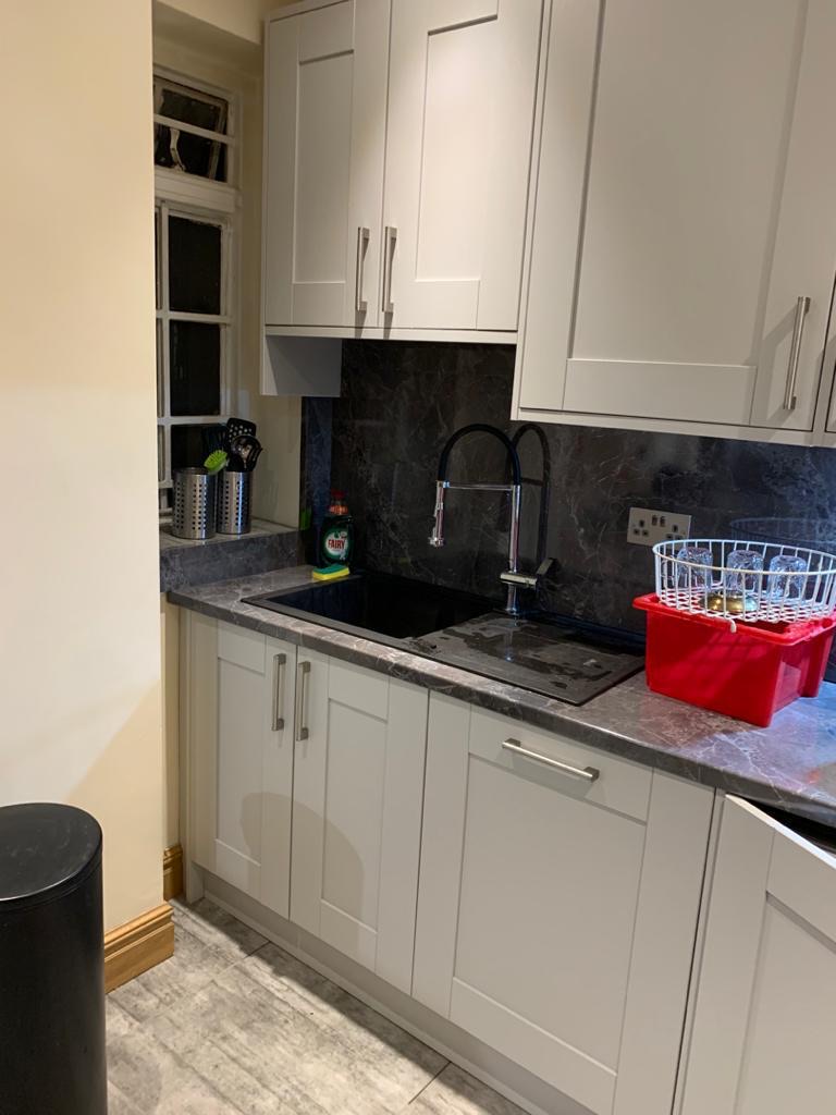 نصب کابینت اشپزخانه و حمام ونقاشی ساختمان