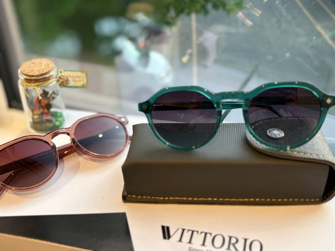 عینک های آفتابی و فریم طبی