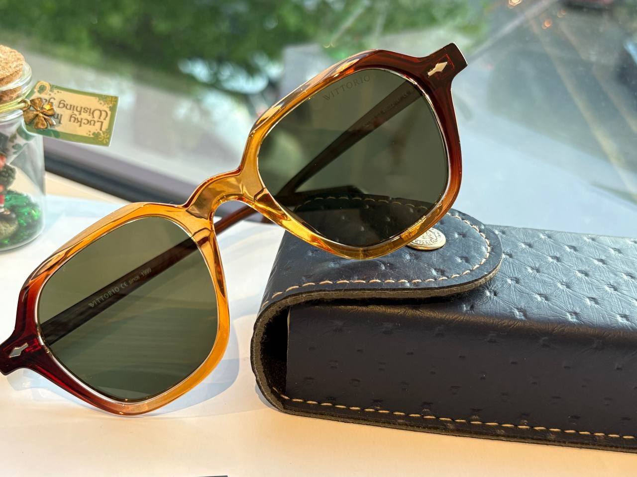 عینک های آفتابی و فریم طبی