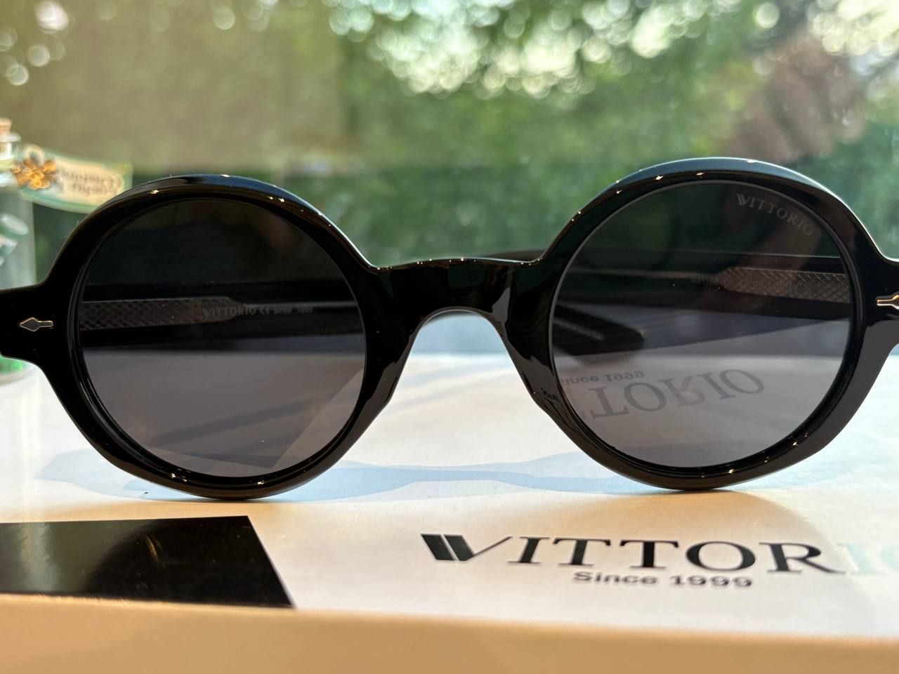 عینک های آفتابی و فریم طبی