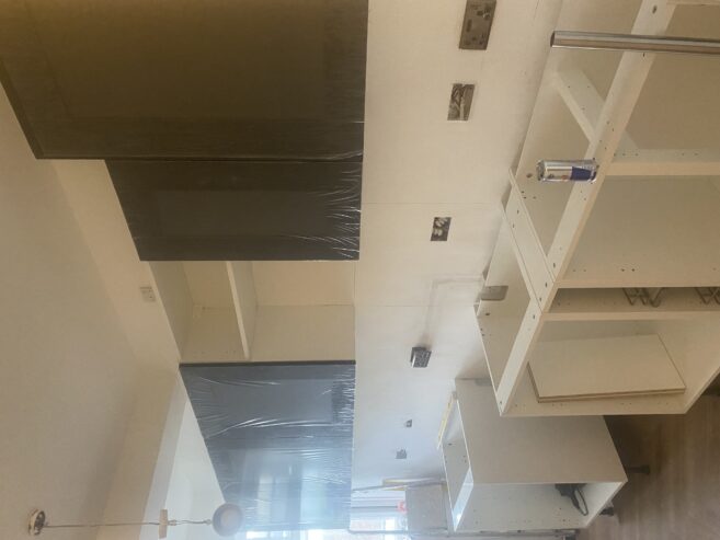 نصب کابینت اشپزخانه و حمام ونقاشی ساختمان