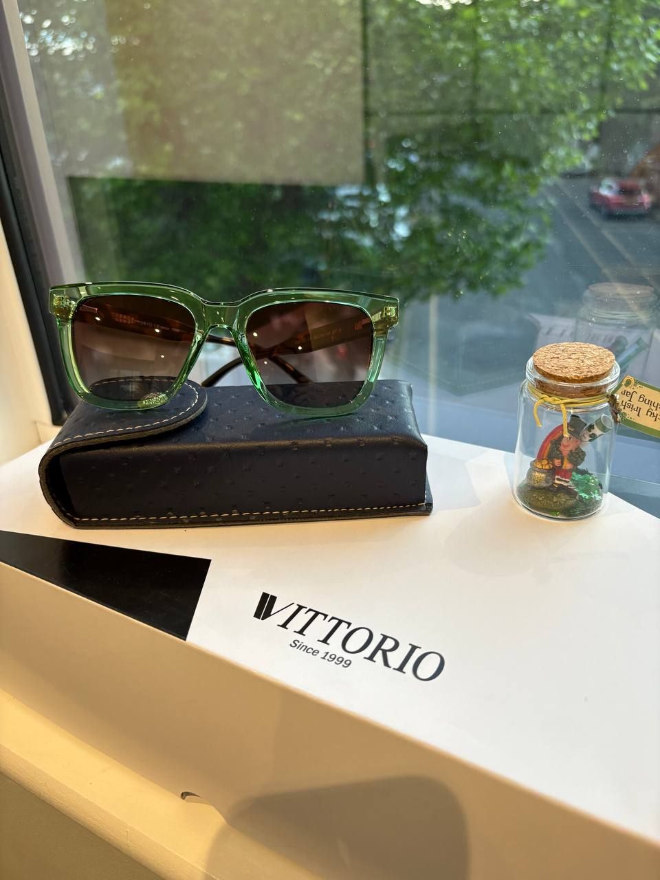 عینک های آفتابی و فریم طبی