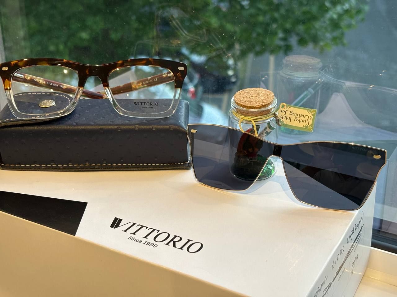 عینک های آفتابی و فریم طبی