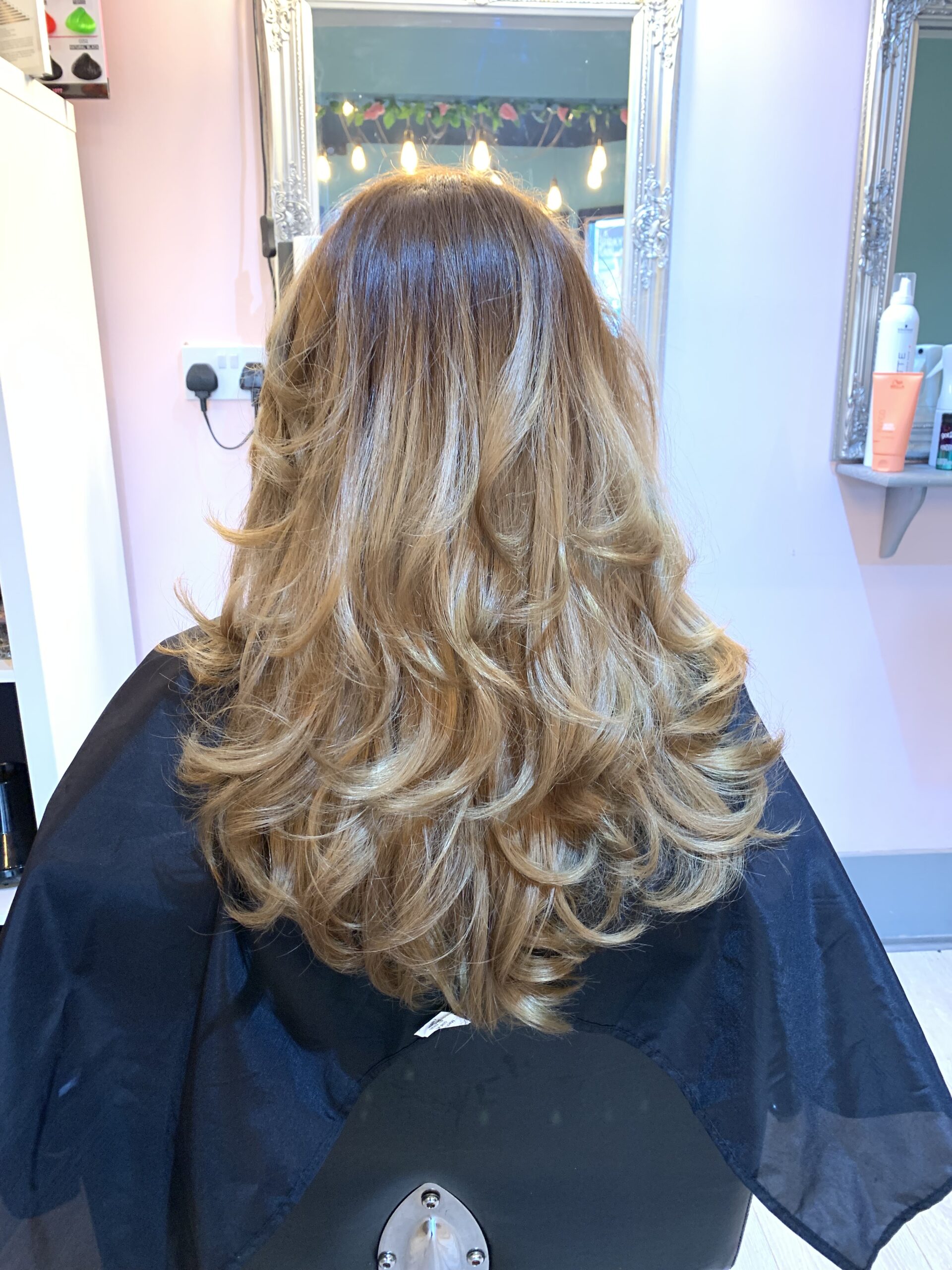 خدمات آرایشگری٫ مو و زیبایی