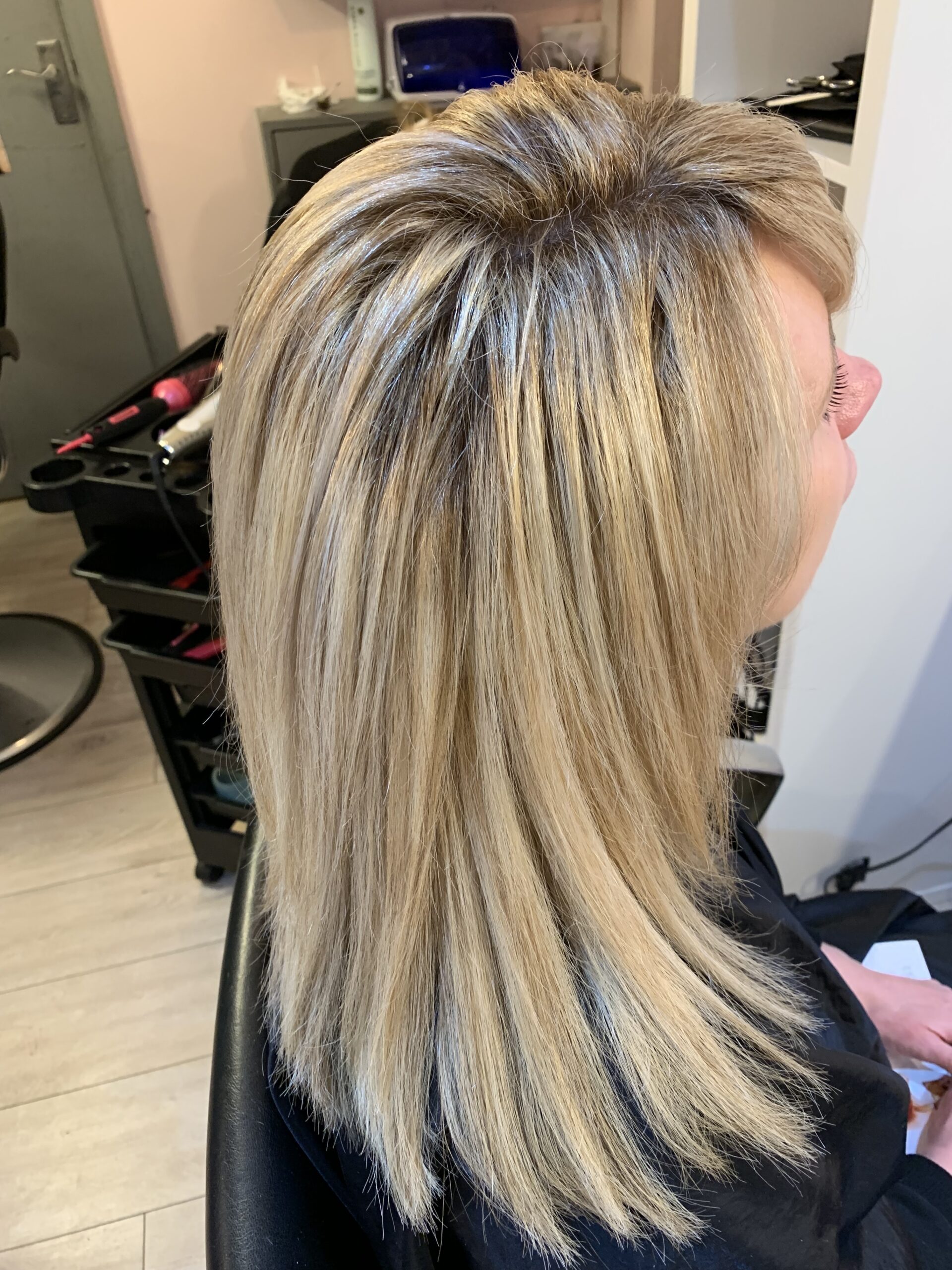 خدمات آرایشگری٫ مو و زیبایی