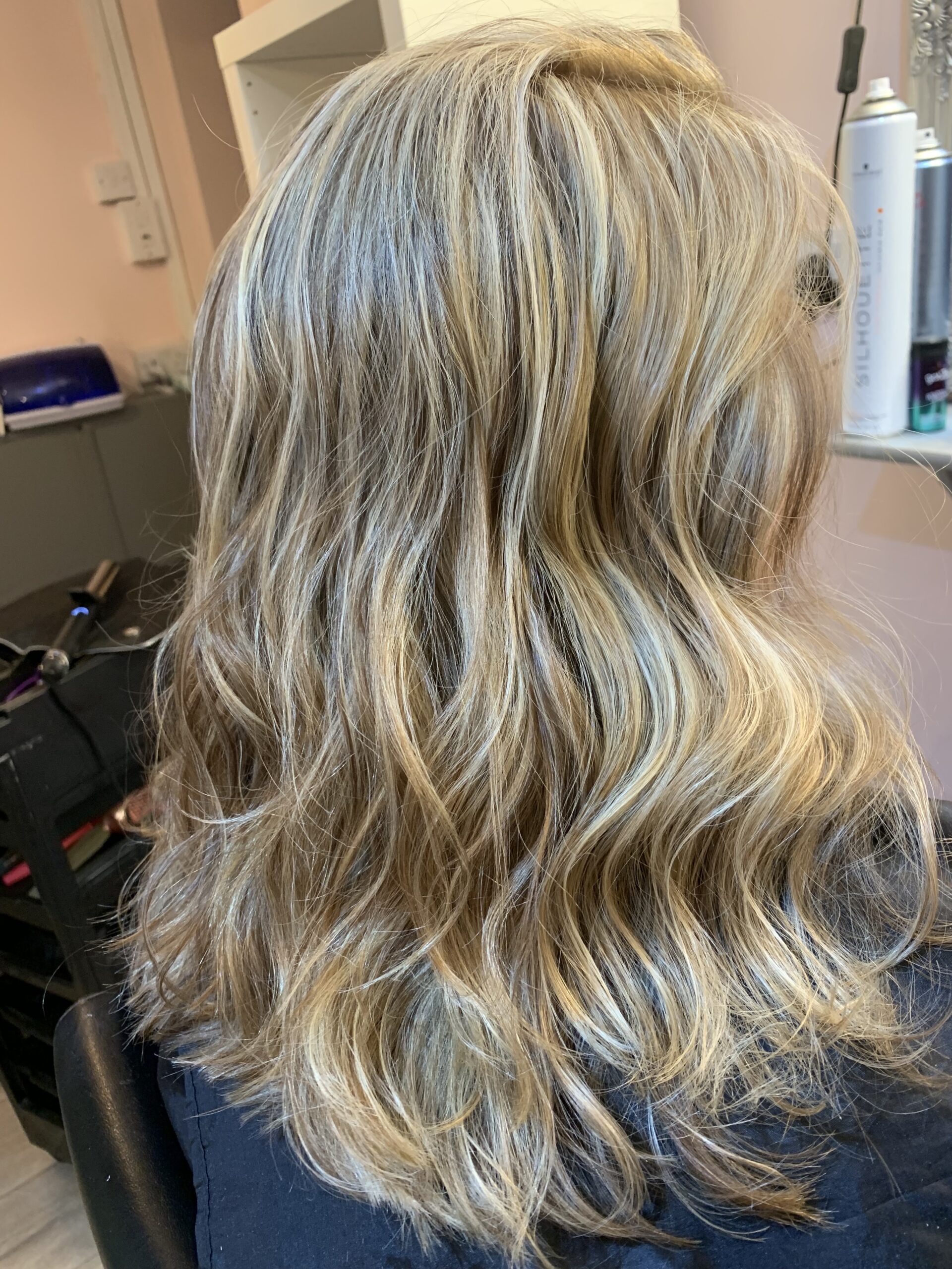 خدمات آرایشگری٫ مو و زیبایی