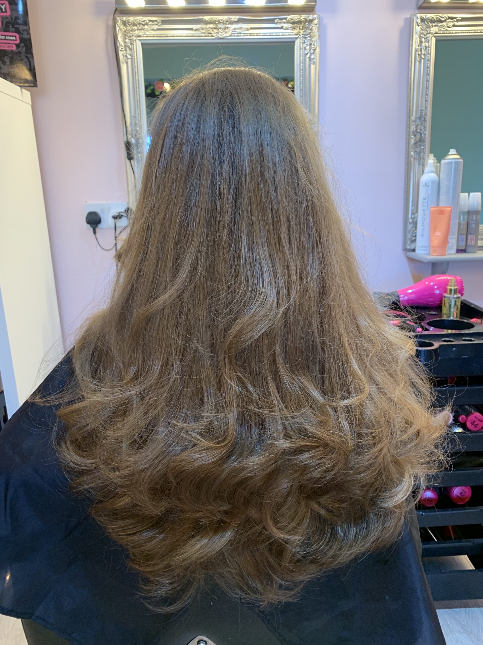 خدمات آرایشگری٫ مو و زیبایی