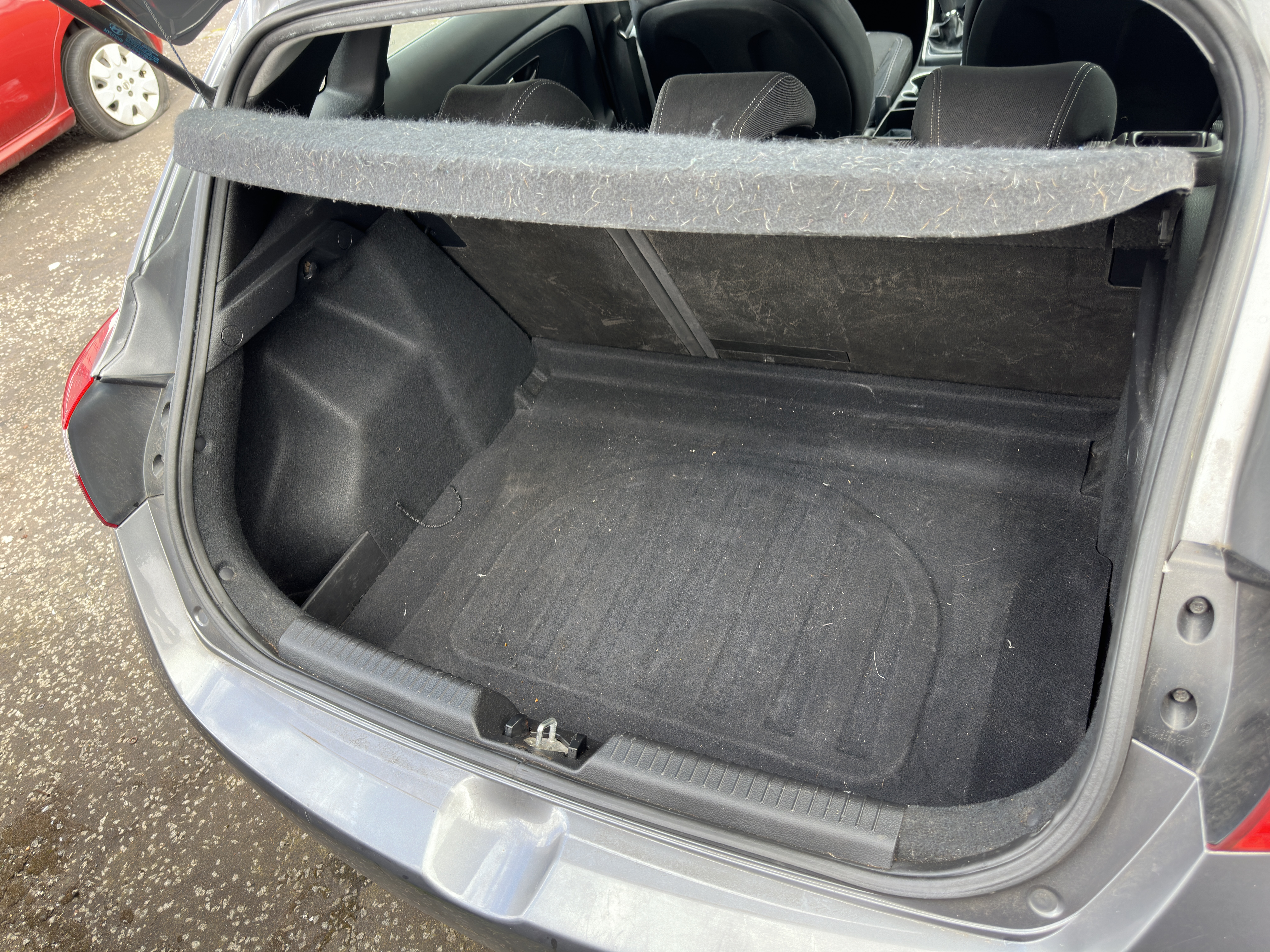 هیوندا i30 خاکستری ٢٠١٣